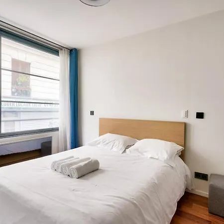 Superb 2 Bed In The Center 11th District Appartement Parijs