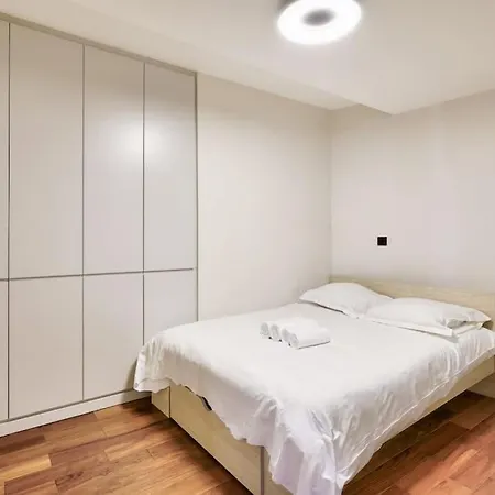 Superb 2 Bed In The Center 11th District *