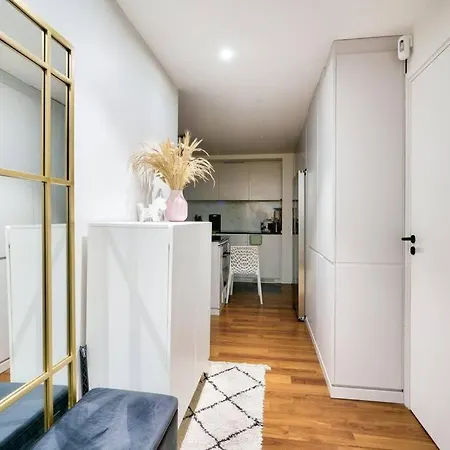 Superb 2 Bed In The Center 11th District *
