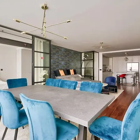 Superb 2 Bed In The Center 11th District