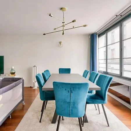 Superb 2 Bed In The Center 11th District Appartement Parijs